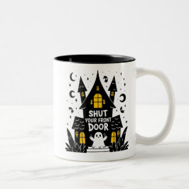 Taza Bicolor Cierra Tu Puerta Principal – Broma de Fantasma de