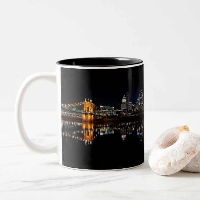 Taza Bicolor Cincinnati Skyline Mug (Con donut)