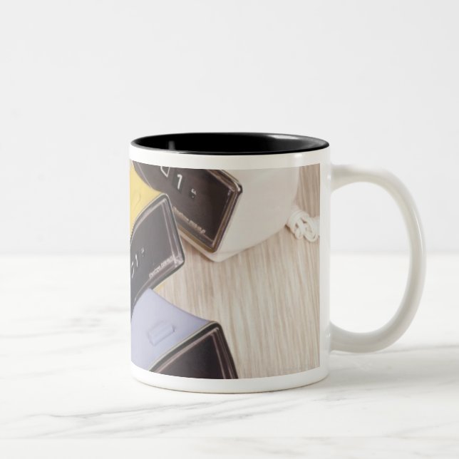 Taza Bicolor Cinco relojes (Derecha)
