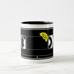 Taza Bicolor Cinta de Video Deteriorada Vintage Sé Bueno Rebobi