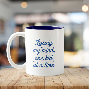 Taza Bicolor Cita graciosa del día de la madre perdiendo la raz