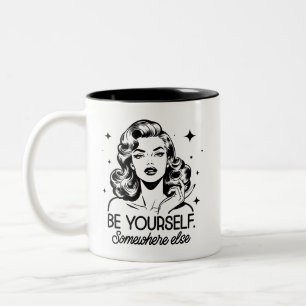 Taza Bicolor Cita sarcástica divertida de Glam Chica retro de l