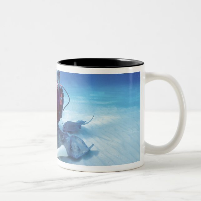 Taza Bicolor Ciudad de las Mantarrayas, Gran Caimán, Islas Caim (Derecha)
