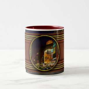 Taza Bicolor Ciudad - Manhattan, NY - Ahí vienen las chicas 195