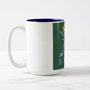 Taza Bicolor Clásico Mug, 15 onzas en el banco
