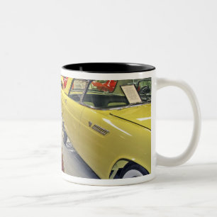 Taza Bicolor Coches antiguos en el Museo del Automóvil de Talla