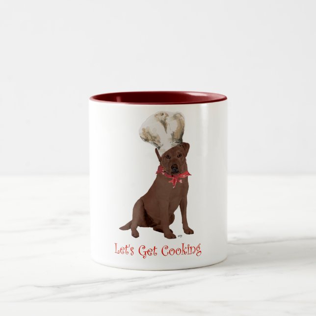 Taza Bicolor Cocinando Labrador Retriever de Chocolate (Centro)