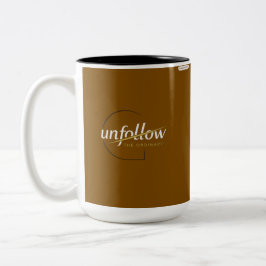 Taza Bicolor Cofre Marrón Estético Dejar de Seguir Tipografía M