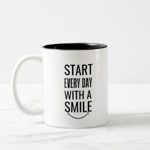 Taza Bicolor Comienza cada día con una sonrisa