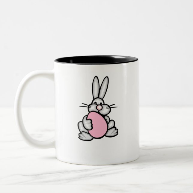 Taza Bicolor Conejito que sostiene un huevo rosa claro (Izquierda)