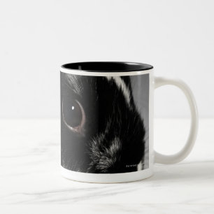 Taza Bicolor Conejo blanco y negro con el cuello tachonado