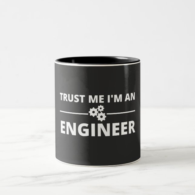 Taza Bicolor Confía en mí, soy ingeniero (Centro)