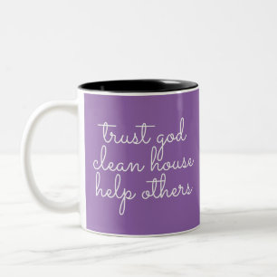 Taza Bicolor Confía en que la Casa Limpia de Dios ayude a otro