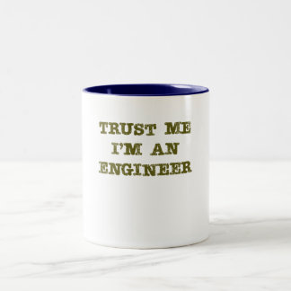 Taza Bicolor Confíe en que yo es ingeniero (marrón)