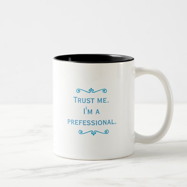 Taza Bicolor Confíeme en, yo son un Prefessional (azul) (Derecha)
