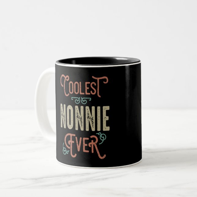 Taza Bicolor Coolest Nonnie Ever (Anverso izquierdo)