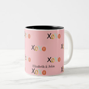 Taza Bicolor Corazones Coloridos "XOXO" Día de San Valentín
