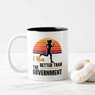 Taza Bicolor Corro Mejor Que El Gobierno Funny Runner