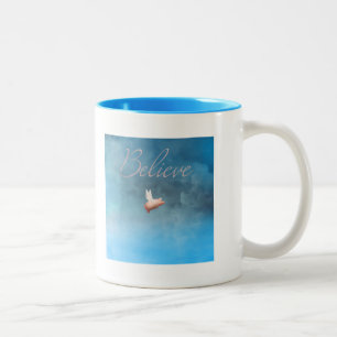 Taza Bicolor creer que los cerdos vuelan en la mugre