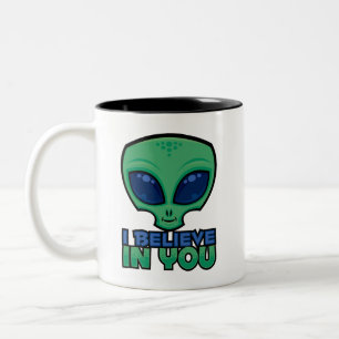 Taza Bicolor Creo en ti Alien de Dibujos Animados Amigable