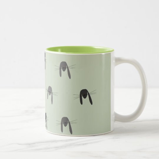 Taza Bicolor Criatura linda del arbolado del conejo
