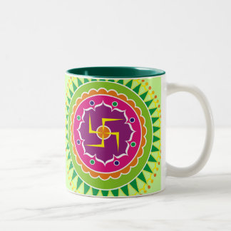Taza Bicolor Cruz gamada con el estilo indio tradicional