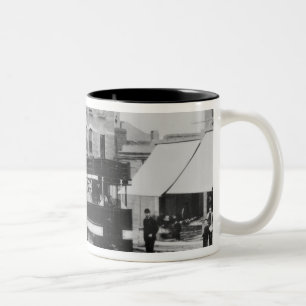 Taza Bicolor Cueza la tranvía al vapor en Londres del norte en