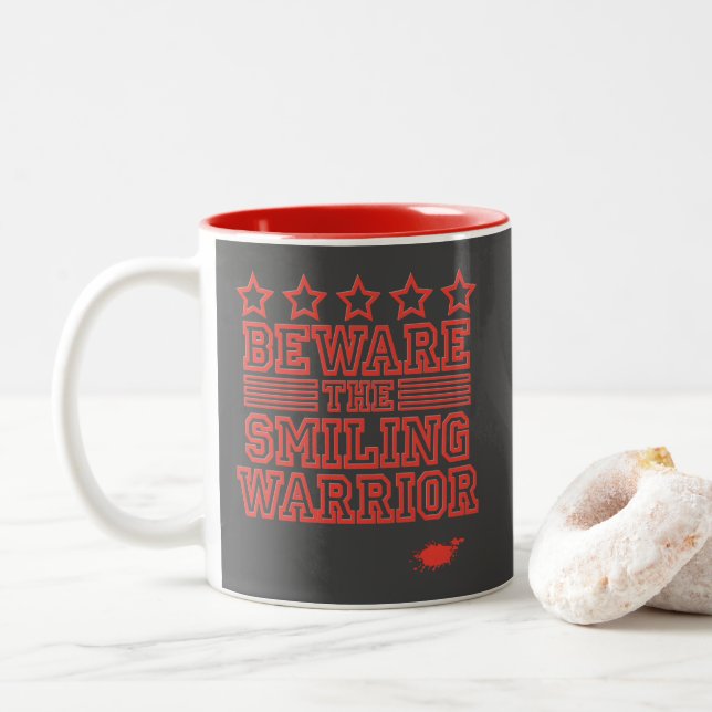 Taza Bicolor Cuidado con el Gfx Rojo Guerrero Sonriente (Con donut)