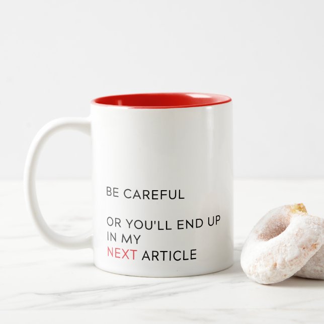 Taza Bicolor Cuidado o acabarás, regalo de periodista (Con donut)