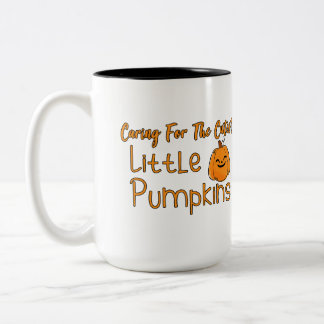 Taza Bicolor Cuidando De Las Pequeñas Calabazas Más Cuidadas