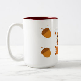 Taza Bicolor Cute Squirrel comiendo maíz con hojas de otoño