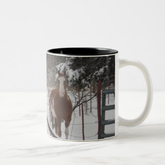Taza Bicolor De pasos en la nieve
