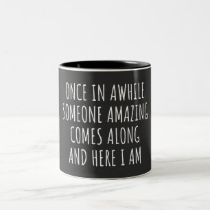 Taza Bicolor De Vez en cuando alguien asombroso viene