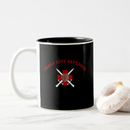 Taza Bicolor Defensor de primera línea con nombre personalizado