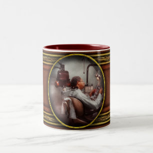 Taza Bicolor Dentista - Esperando al dentista