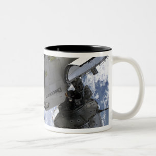 Taza Bicolor Descubrimiento del transbordador espacial atracado