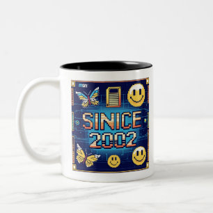 Taza Bicolor DESDE 2002 - Fuente de píxeles y digital de comput