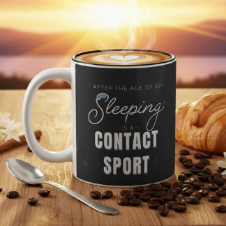 Taza Bicolor Después de los 50 años dormir es un deporte de con