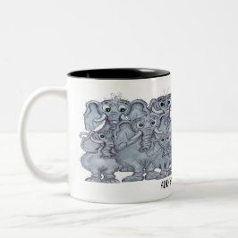 Taza Bicolor Dibujo animado de una divertida familia de elefant