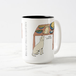 Taza Bicolor Dibujo divertido de gato y retriever dorado person
