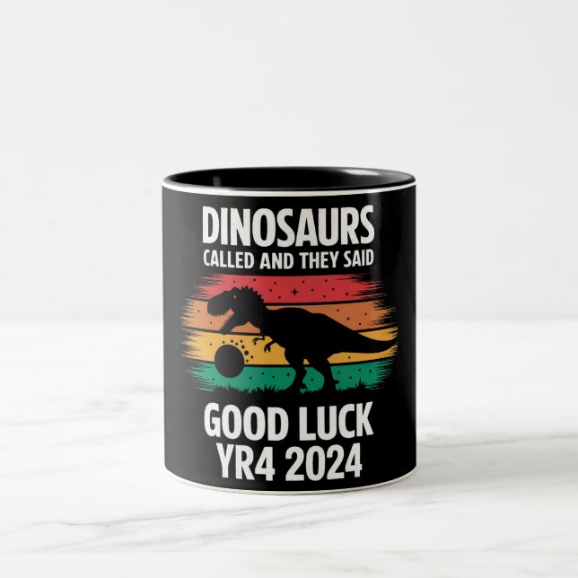Taza Bicolor Dinosaurios llamados Funny Asteroid 2024 YR4 (Centro)