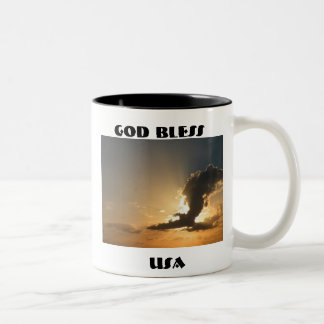 Taza Bicolor Dios bendiga a EE.UU. Sunset Cloud Eagle