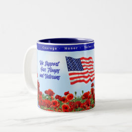 Taza Bicolor Dios Patriótico bendice a los veteranos de las tro