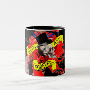 Taza Bicolor Diseño de cráneo romántico y tatuajes cardíacos
