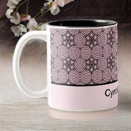 Taza Bicolor Diseño gráfico de Mandala en dos tonos rosa y negr