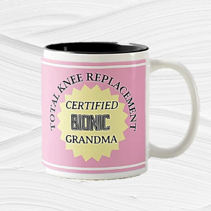 Taza Bicolor ¡Diversión! Muñeca biónica de reemplazo de rodilla