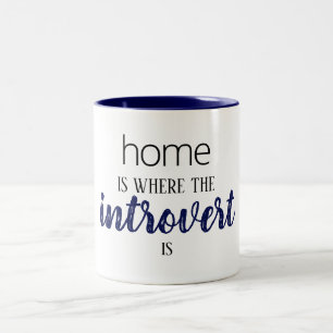 Taza Bicolor Divertido "El hogar es donde está el introvertido"