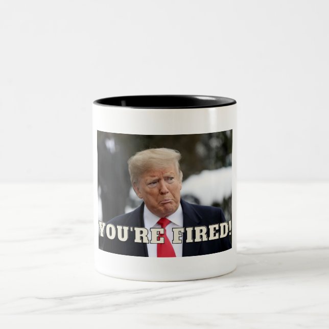 Taza Bicolor ¡Donald Trump estás despedido!Taza (Centro)