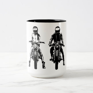 Taza Bicolor Dos ciclistas negros y blancos