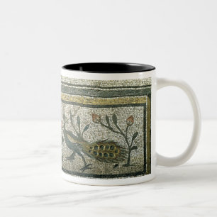 Taza Bicolor Dos pavos reales, detalle decorativo de la